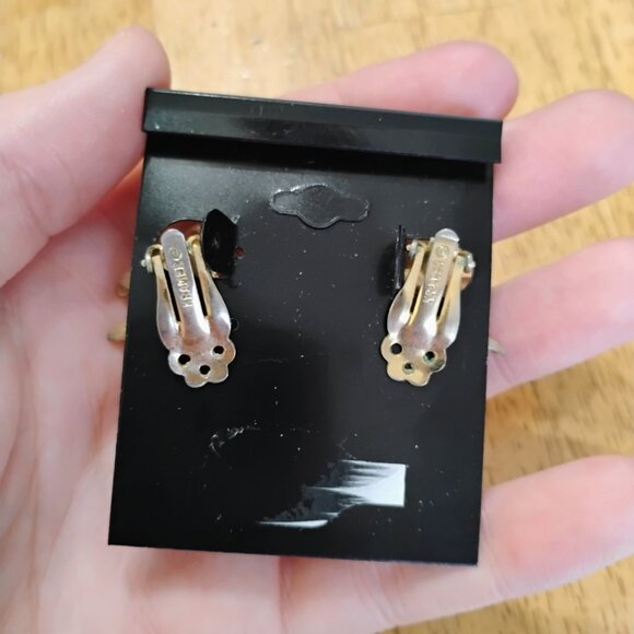 Vintage Kramer clip on earrings - Picture 2 of 3